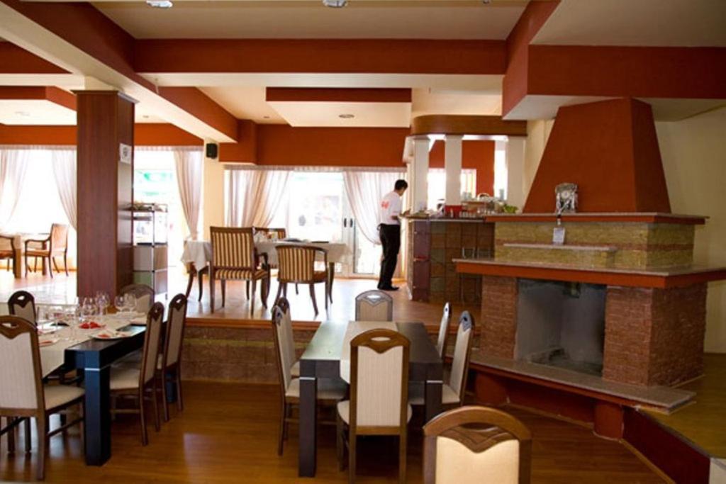 Hotel Uni Palas II Kavadarci Exterior photo